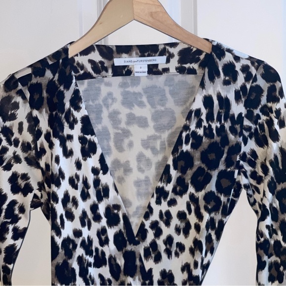 Diane Von Furstenberg DvF New Julian Cream Black Leopard Print Wrap Dress Sz 2 - Picture 3 of 12